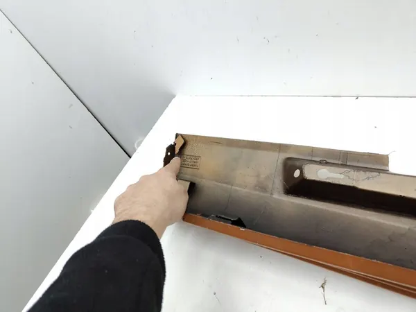 Volvo S60 II Left Door Sill 32270136 image 7