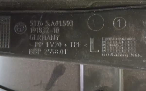 BMW 5 G60 G61 etu vasen lokasuojan tiiviste OEM 5A01593 image 5