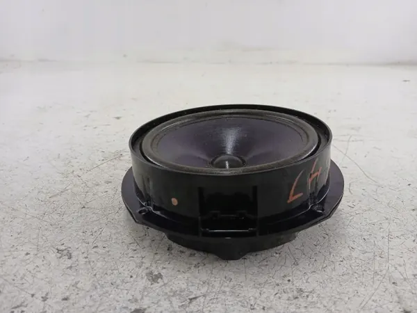 VW Passat B5 etuoven kaiutin OEM 3B0035411A image 4