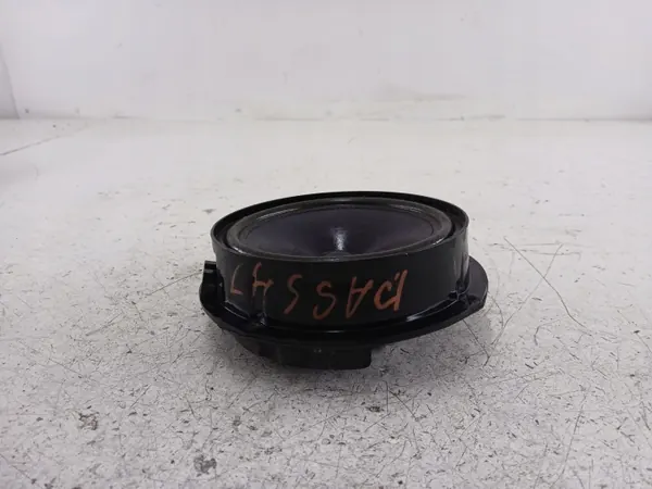 VW Passat B5 etuoven kaiutin OEM 3B0035411A image 5