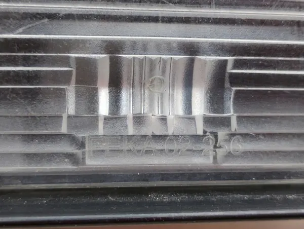 Luz de matrícula OEM 81270-02230 trasera - Usada image 3