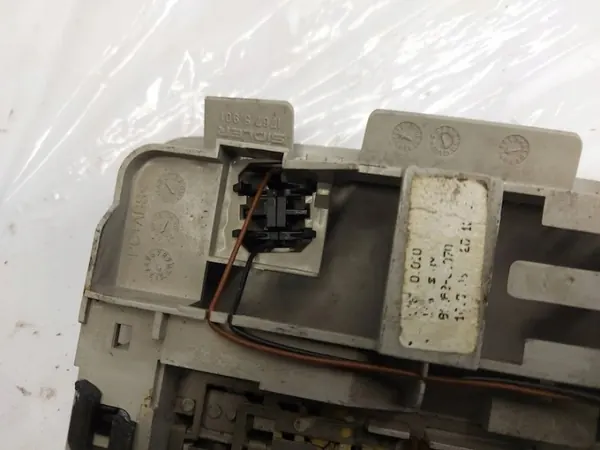 OEM 17675901 Luz de Techo Toyota Avensis II image 5