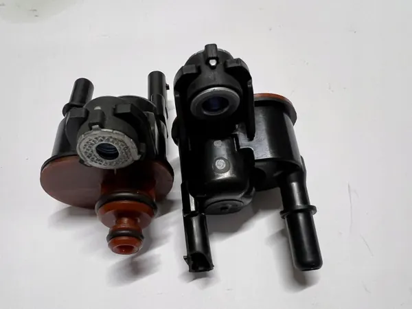 Brandstofdampventiel OEM 12666845 Buick Encore image 4