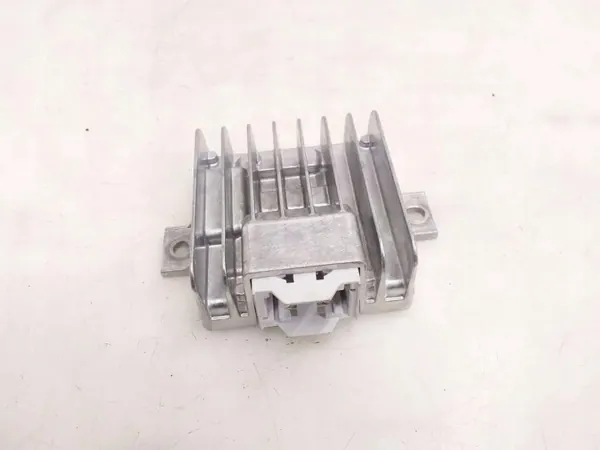 Mercedes-Benz Audioversterker OEM A2439000401 image 2