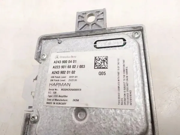 Mercedes-Benz Audioversterker OEM A2439000401 image 4