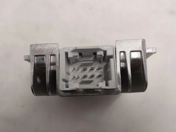 Mercedes-Benz Audioversterker OEM A2439000401 image 5