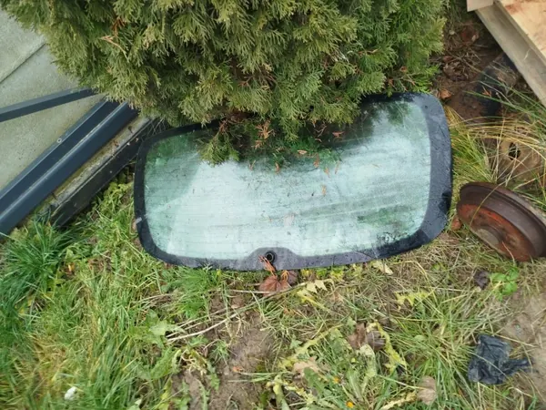 Vitre arrière SEAT OEM 5P0845051Q pour Altea 2004- image 2