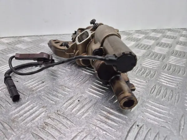 BMW 7600466 Oliepomp voor 1 Serie F20 F21 116i image 3