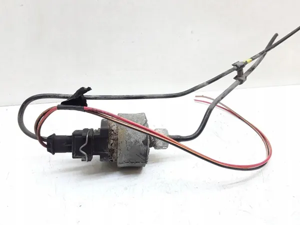 Volvo V50 2008 Pompe à carburant Webasto 221000500400 image 3