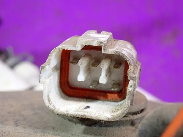 KIA SPORTAGE II 04-08 Bomba de combustível 311102E000 5 pinos image 3