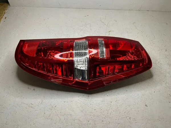 Hyundai H-1 2008- Lámpara Trasera Derecha OEM image 2
