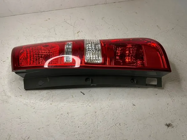 Hyundai H-1 2008- Lámpara Trasera Derecha OEM image 3
