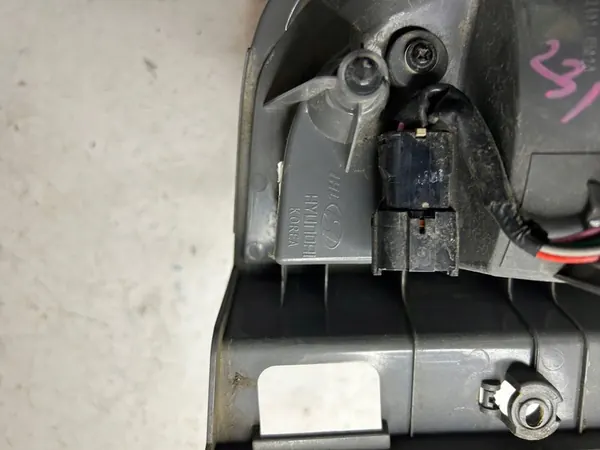 Hyundai H-1 2008- Lámpara Trasera Derecha OEM image 5