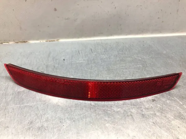 Audi A3 8V Sedan bakstötreflektor OEM 8V5945105A image 2