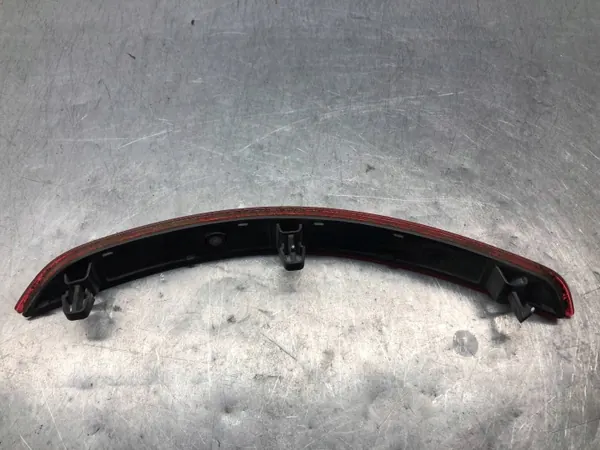 Audi A3 8V Sedan bakstötreflektor OEM 8V5945105A image 4