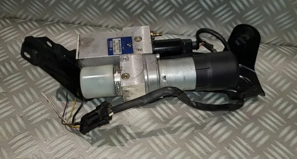 BMW 5 E61 Tavaratilan Hydrauliikkapumppu OEM 7111867 HB70401-002 image 2