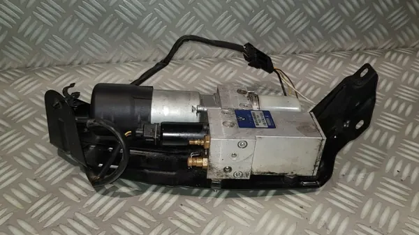 BMW 5 E61 Tavaratilan Hydrauliikkapumppu OEM 7111867 HB70401-002 image 3