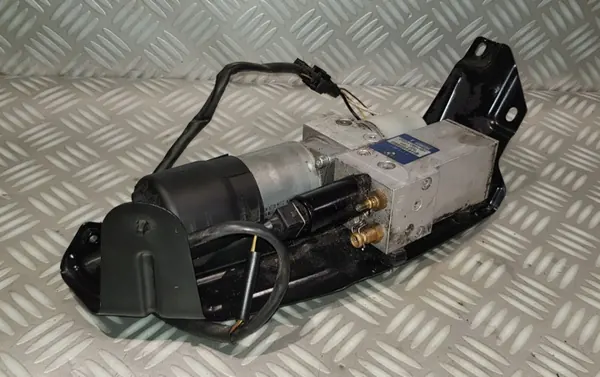 BMW 5 E61 Tavaratilan Hydrauliikkapumppu OEM 7111867 HB70401-002 image 4