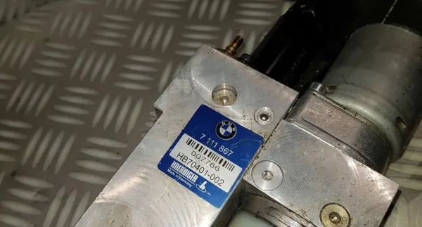 BMW 5 E61 Tavaratilan Hydrauliikkapumppu OEM 7111867 HB70401-002 image 6
