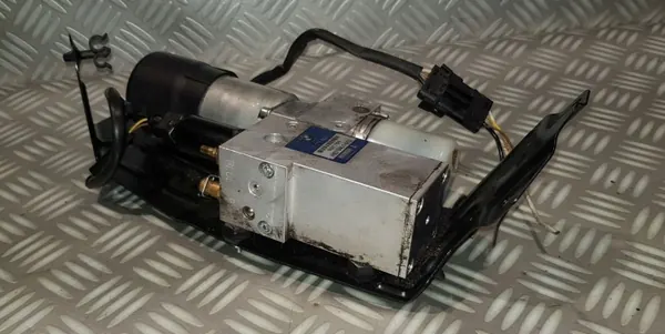 BMW 5 E61 Tavaratilan Hydrauliikkapumppu OEM 7111867 HB70401-002 image 8
