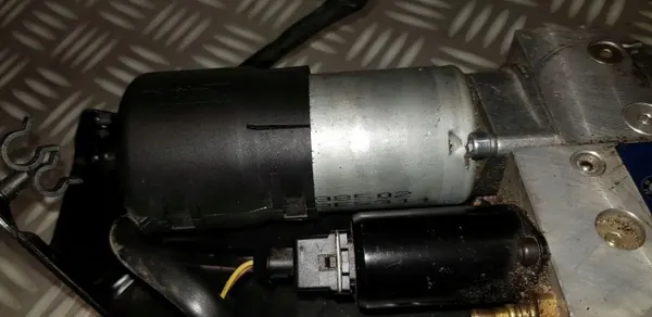 BMW 5 E61 Tavaratilan Hydrauliikkapumppu OEM 7111867 HB70401-002 image 9