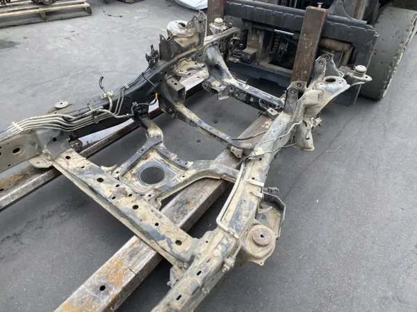 Chassi OEM 258469 para Nissan NP300 Navara 2016 image 3
