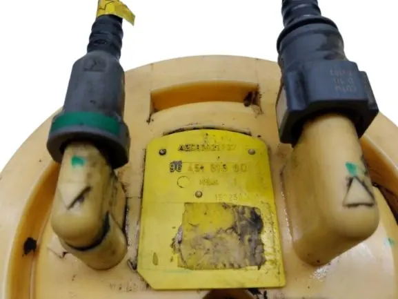 Bomba de combustível Citroen C2 OEM 9645161680 - Usado image 3