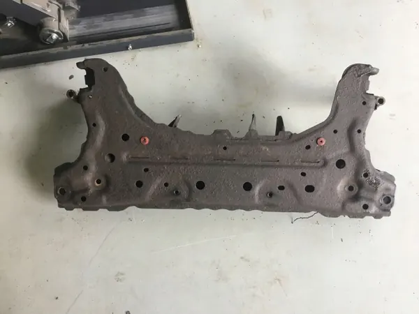 Ford Fiesta 2012 Subchasis delantero OEM BD86103 image 3
