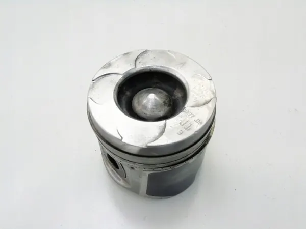 Piston d'occasion OEM 089168 pour moteur 2.5 Dci Diesel image 5
