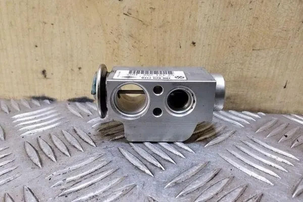 Ilmastointiradiatoriventtiili VW TRANSPORTER V (T5) image 4