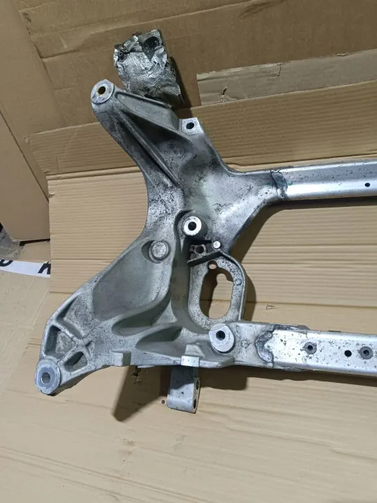 Cuna Delantera OEM 342342334222332223212232 Maserati Levante image 3