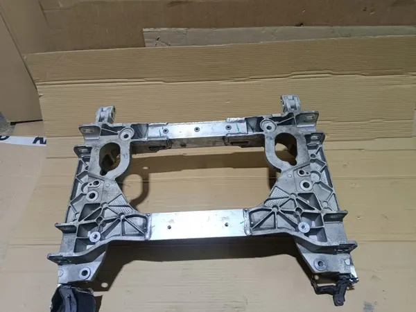 Cuna Delantera OEM 342342334222332223212232 Maserati Levante image 4