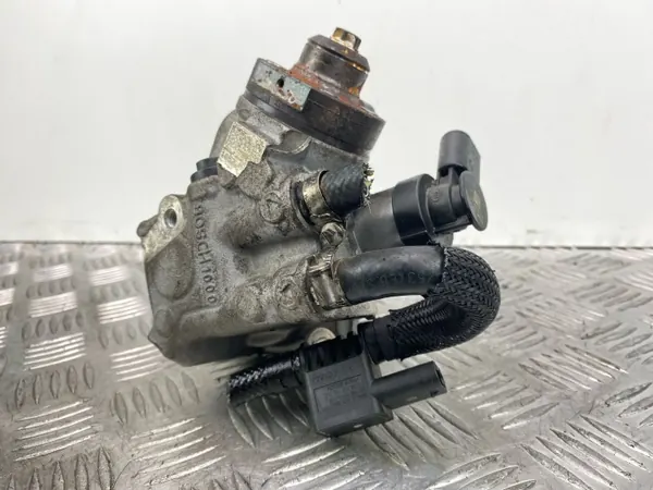 Bomba de inyección BMW OE 7810696 - Usada image 3