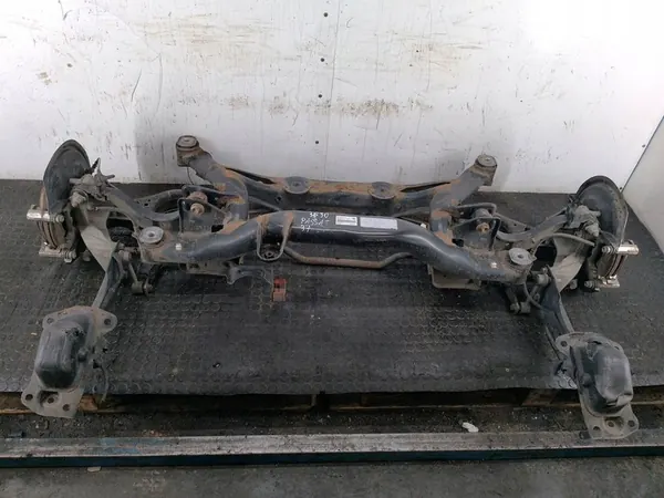 Traversa posteriore VW Passat B7 2.0 TDI Kombi image 5