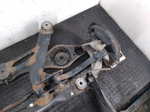 Traversa posteriore VW Passat B7 2.0 TDI Kombi image 7