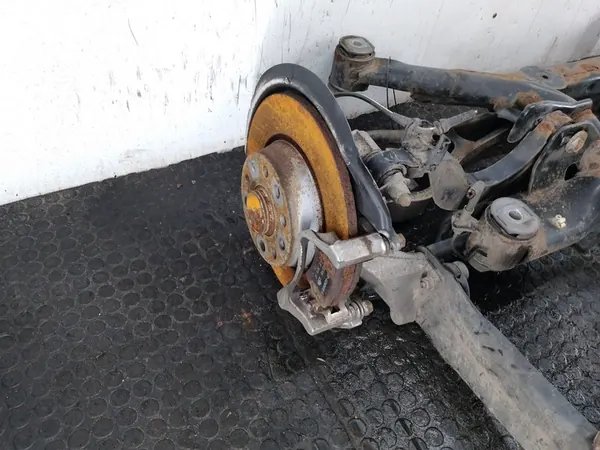 Traversa posteriore VW Passat B7 2.0 TDI Kombi image 8