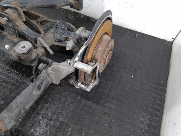 Traversa posteriore VW Passat B7 2.0 TDI Kombi image 9