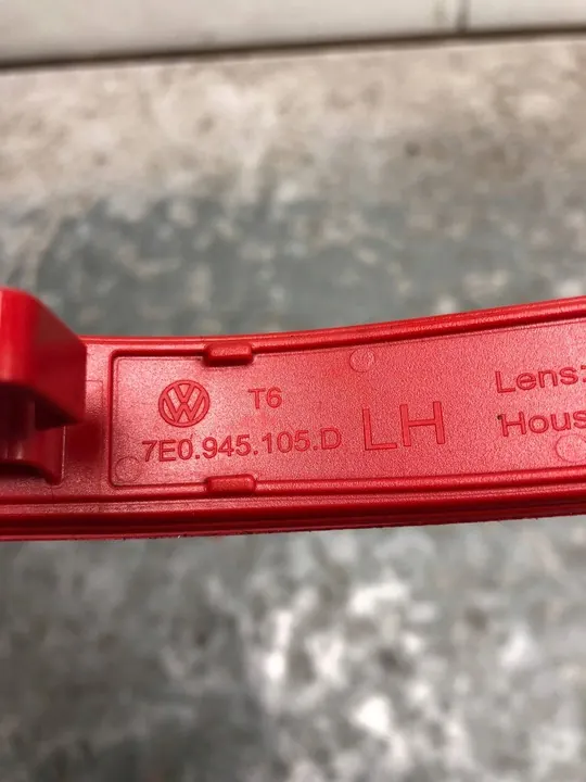 Vasen Takavalo VW T6 7E0945105D image 4