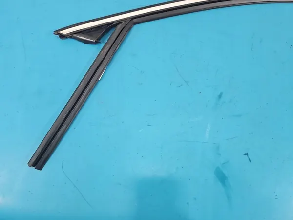 OEM 31849230 framdörr vänster tätning Volvo S90 II image 3