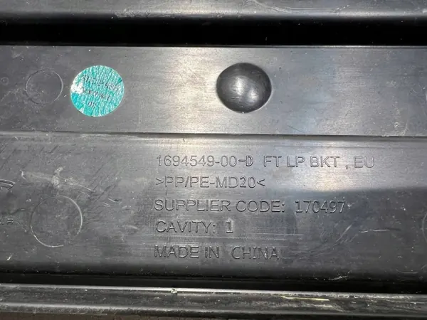 Tesla Model 3 Kennzeichenhalter OEM 1694549-00-D image 4