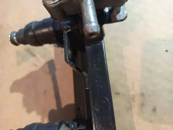 Einspritzschiene OEM 1 714 710 für BMW E30 image 3