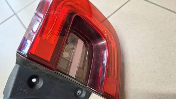 Luz trasera Renault Kadjar Lift LED izquierda image 4
