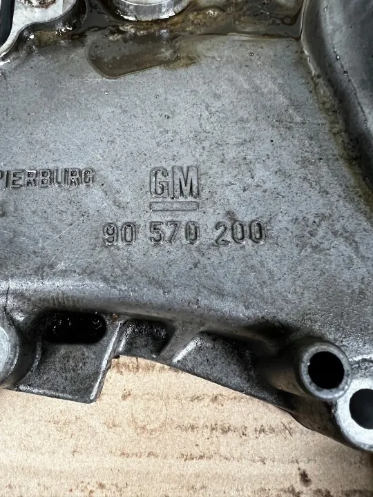 OPEL 90570200 Oliepomp Distributiedeksel - Gebruikt image 3