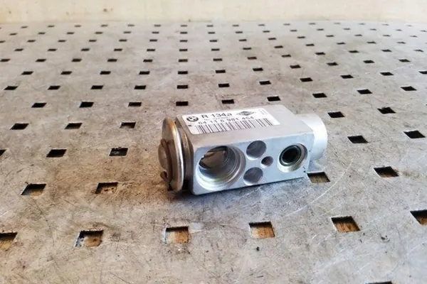 Ilmastointijäähdyttimen venttiili BMW X5 3.0L Diesel image 4