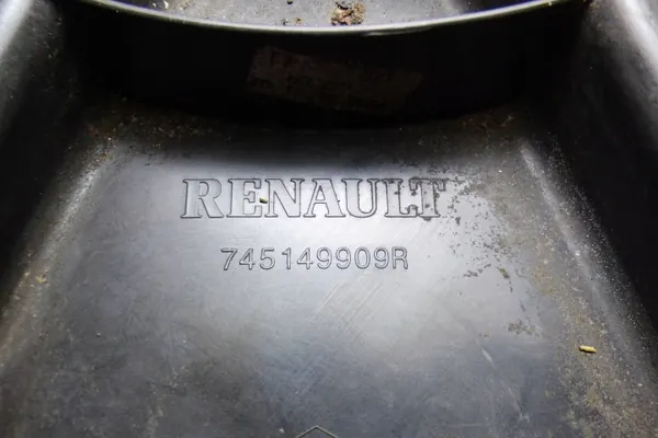 Renault Megane IV HB Pozo Suelo Maletero OEM 745149909R image 4