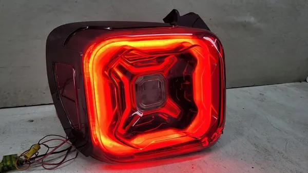 Lámpara trasera izquierda Jeep Renegade 52087957 image 4