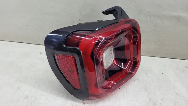 Lámpara trasera izquierda Jeep Renegade 52087957 image 6