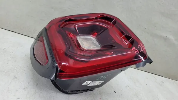 Lámpara trasera izquierda Jeep Renegade 52087957 image 9