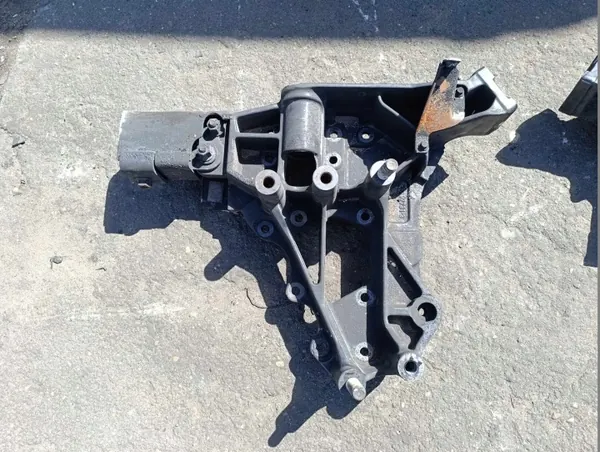 OEM 21767731 Oikea Ohjaamon Tuenne Volvo FH4 FHII image 2