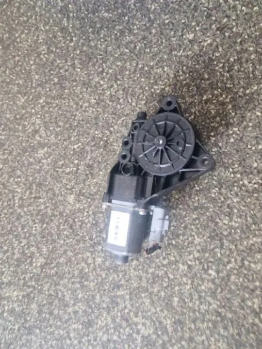 Gebrauchter Hyundai Fensterheber OEM 82460-2R000 image 2